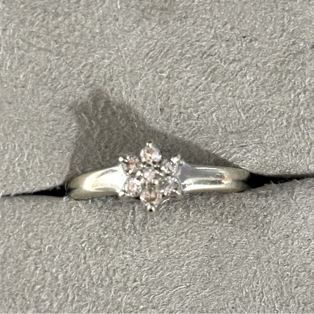 Elegant WG Diamond Ring